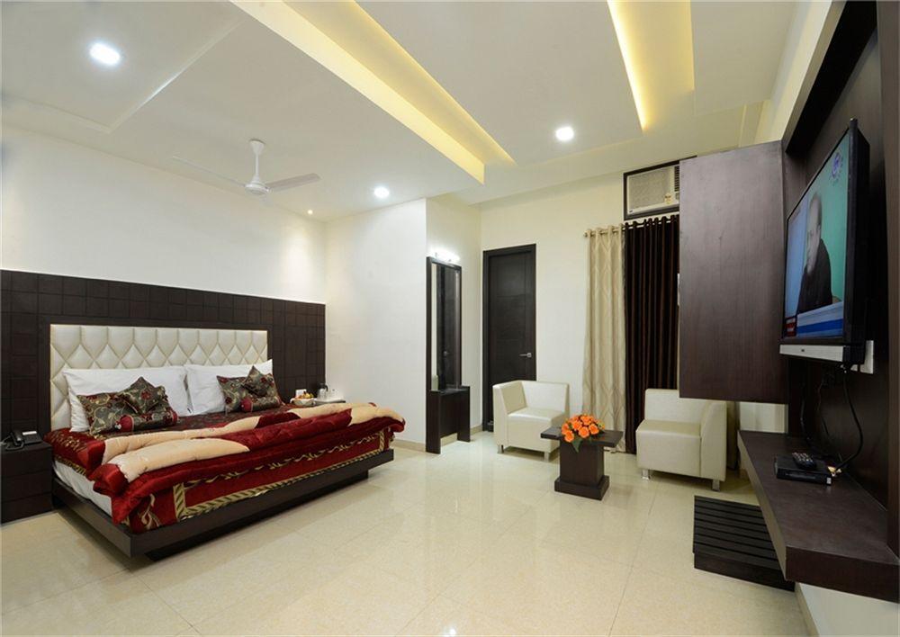 Hotel Madhushrie Агра Экстерьер фото