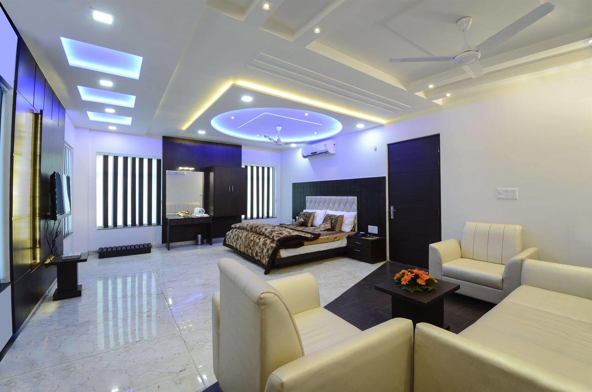 Hotel Madhushrie Агра Экстерьер фото