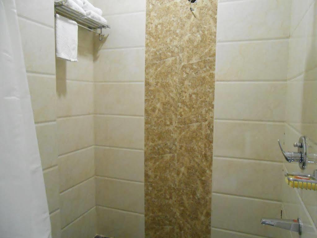 Hotel Madhushrie Агра Экстерьер фото