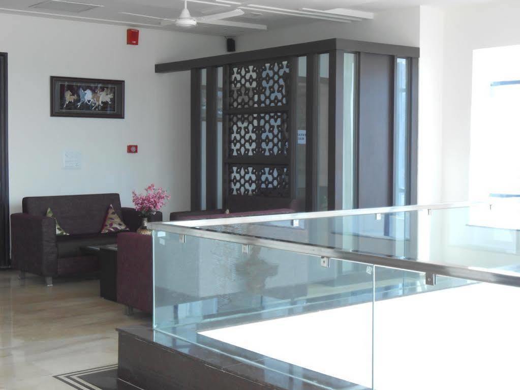 Hotel Madhushrie Агра Экстерьер фото