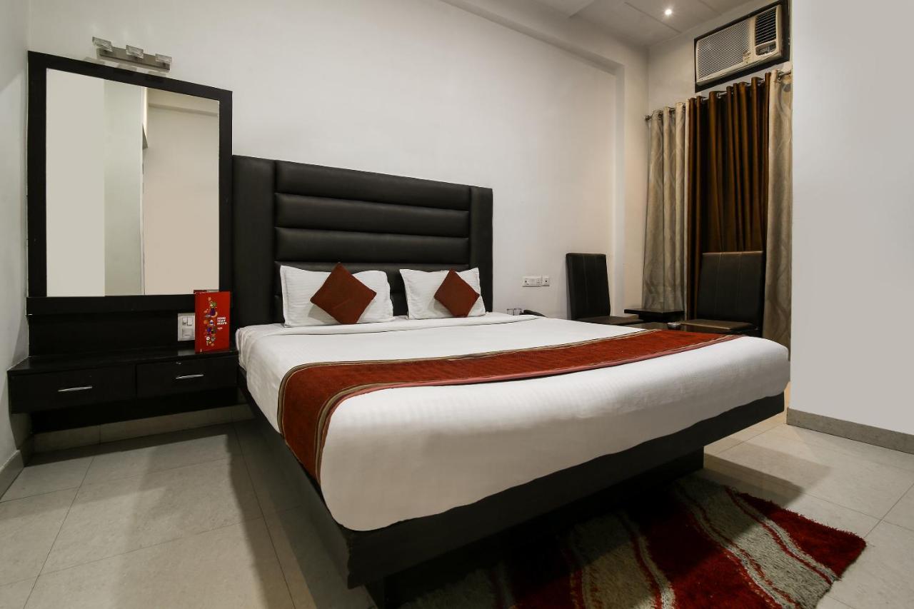Hotel Madhushrie Агра Экстерьер фото