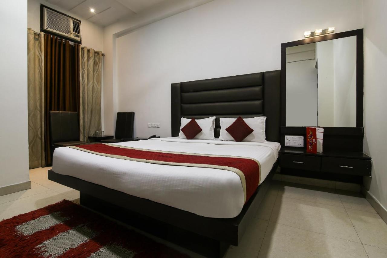Hotel Madhushrie Агра Экстерьер фото